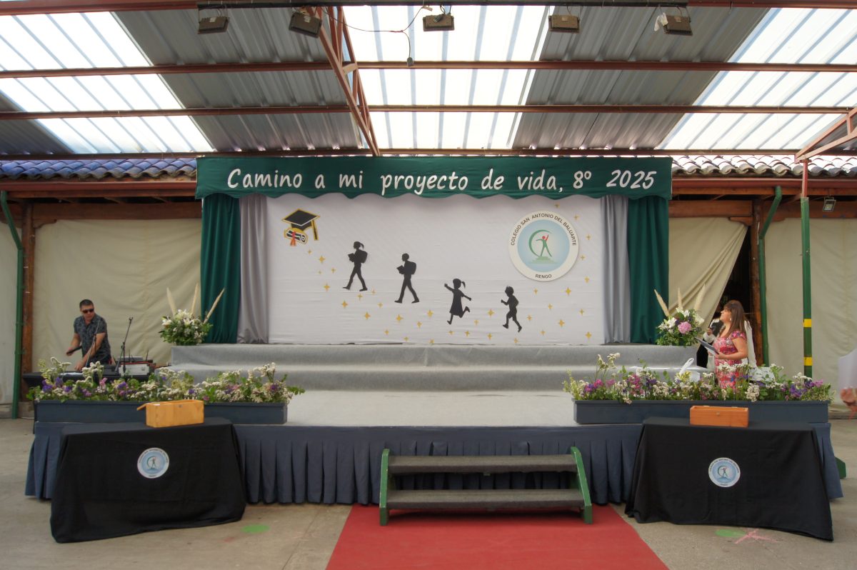 Ceremonia 8vos básicos.