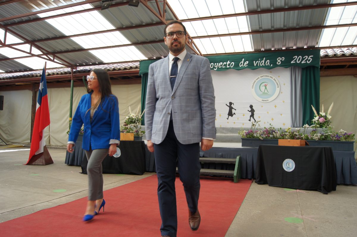 Ceremonia 8vos básicos.