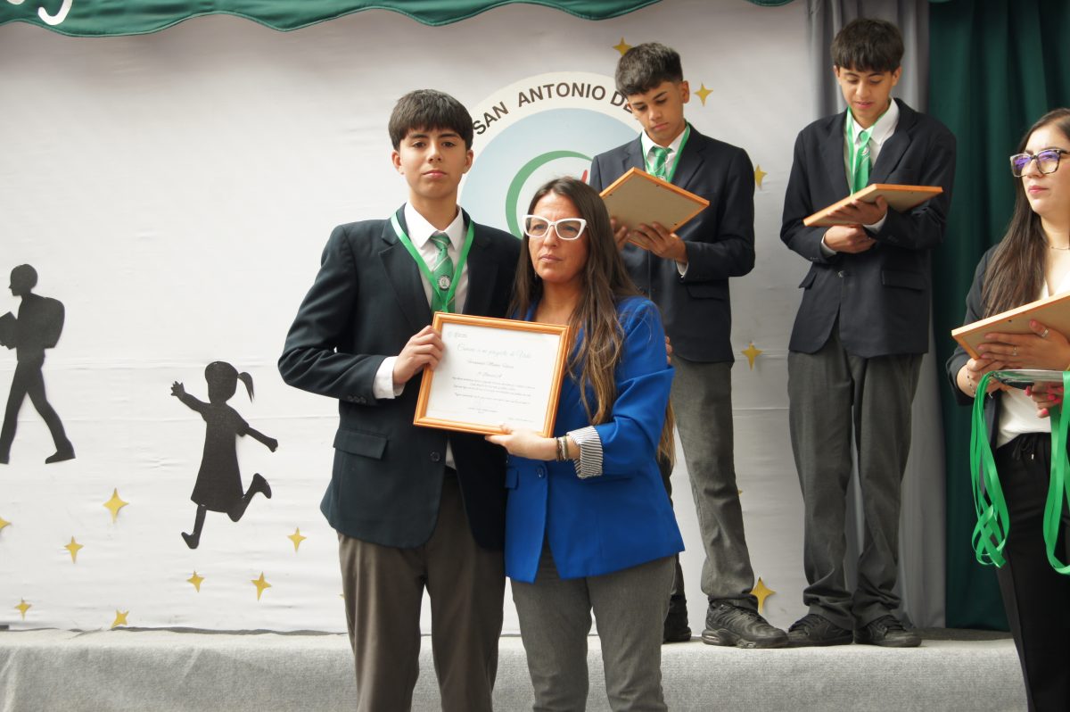 Ceremonia 8vos básicos.