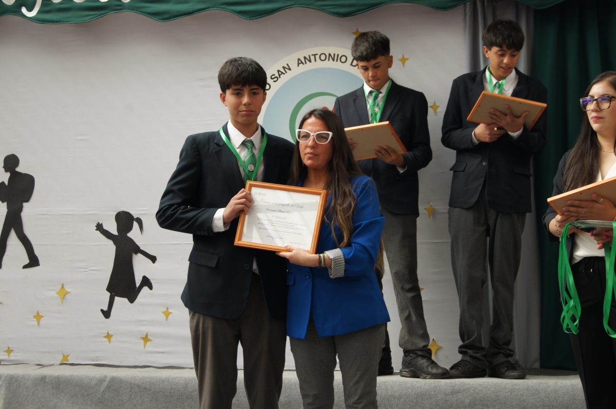 Ceremonia 8vos básicos.