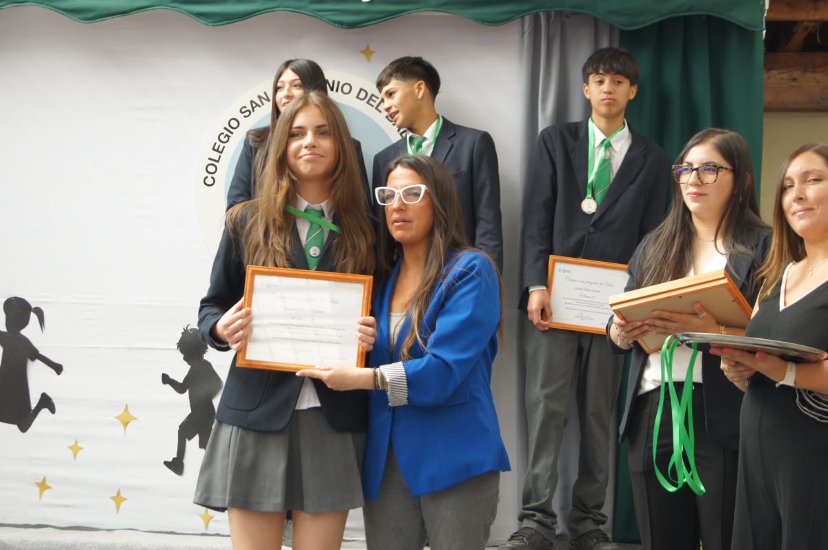 Ceremonia 8vos básicos.