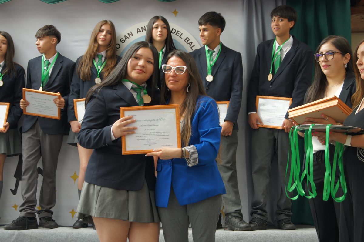 Ceremonia 8vos básicos.