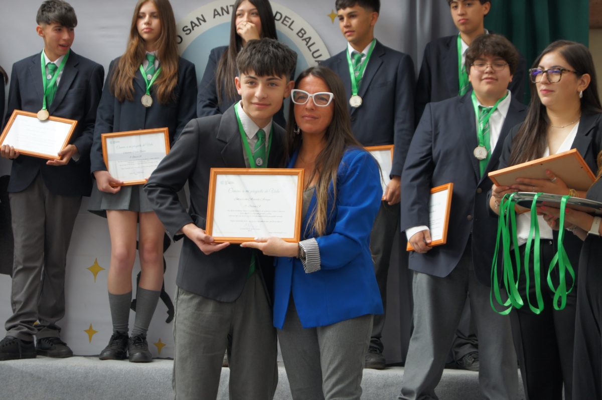 Ceremonia 8vos básicos.