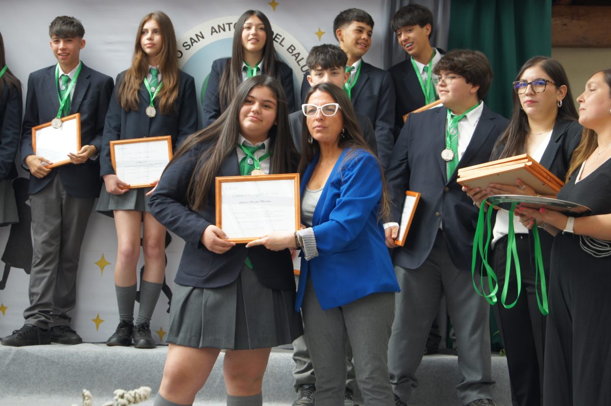 Ceremonia 8vos básicos.