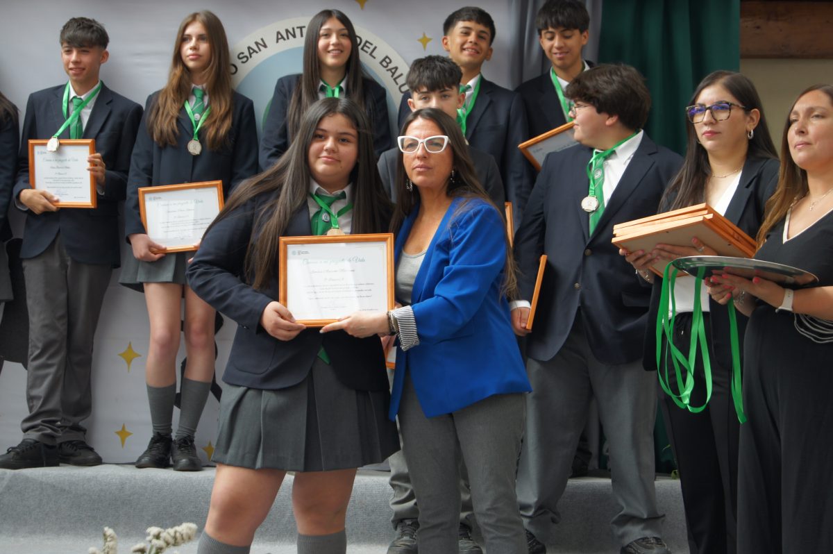 Ceremonia 8vos básicos.