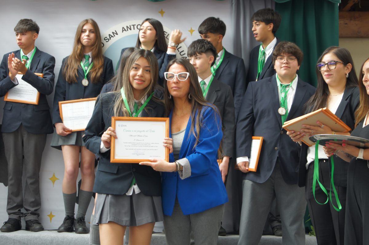 Ceremonia 8vos básicos.