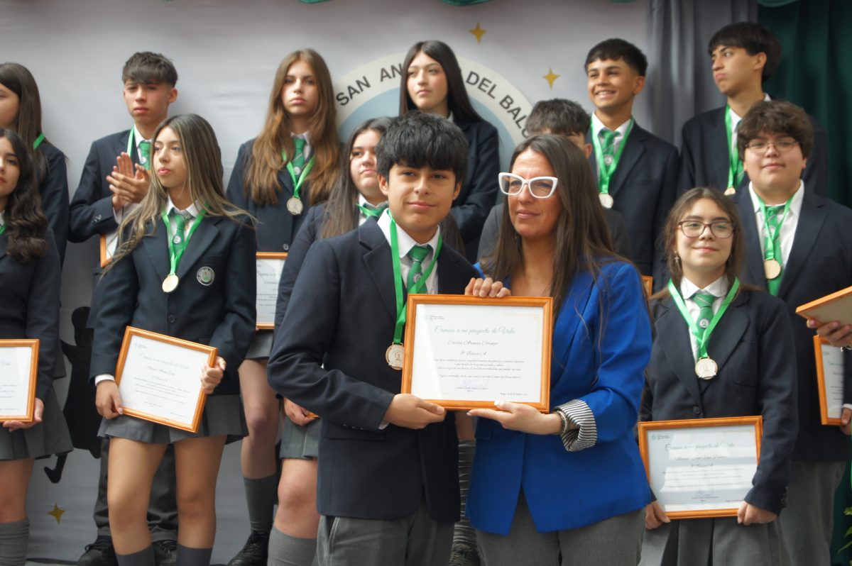 Ceremonia 8vos básicos.