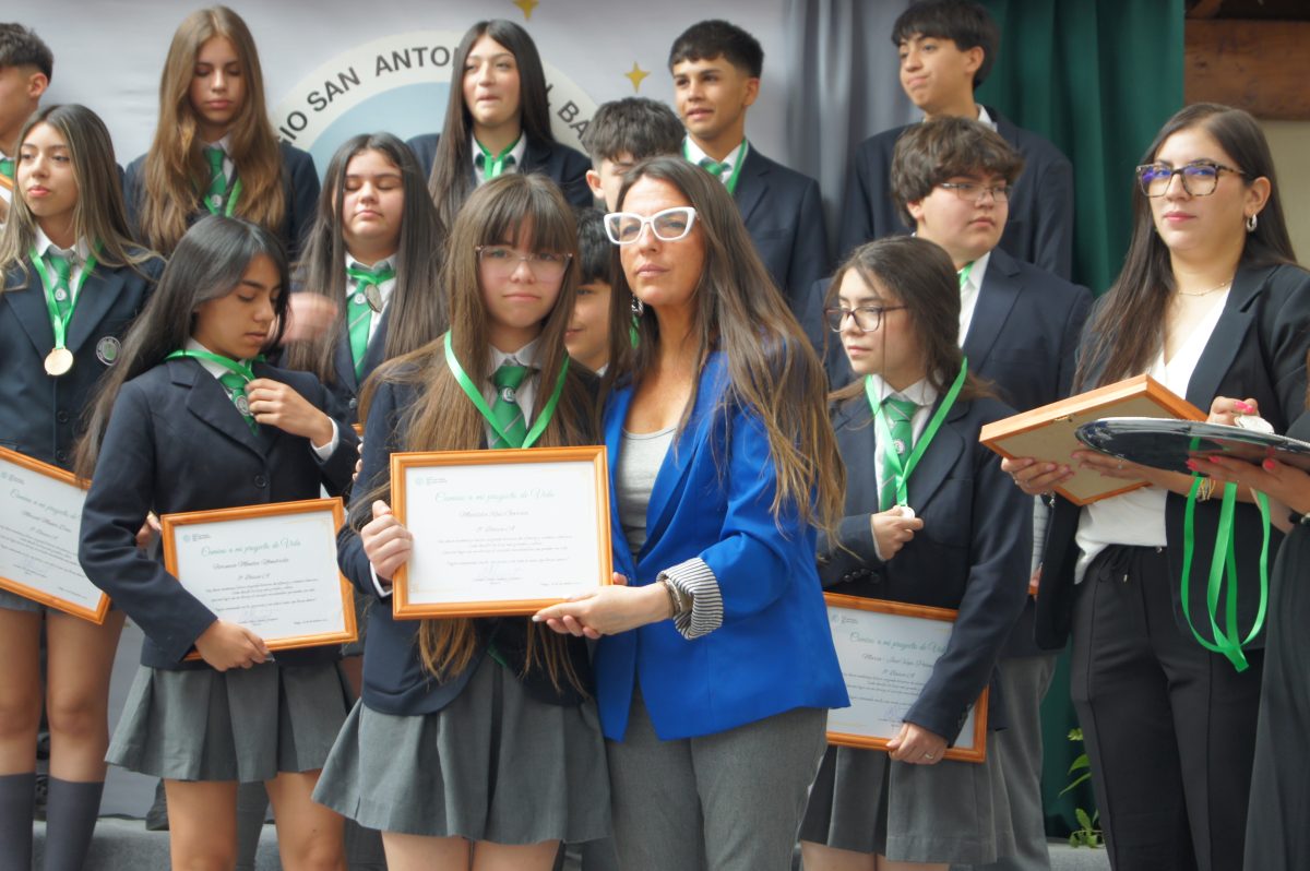 Ceremonia 8vos básicos.