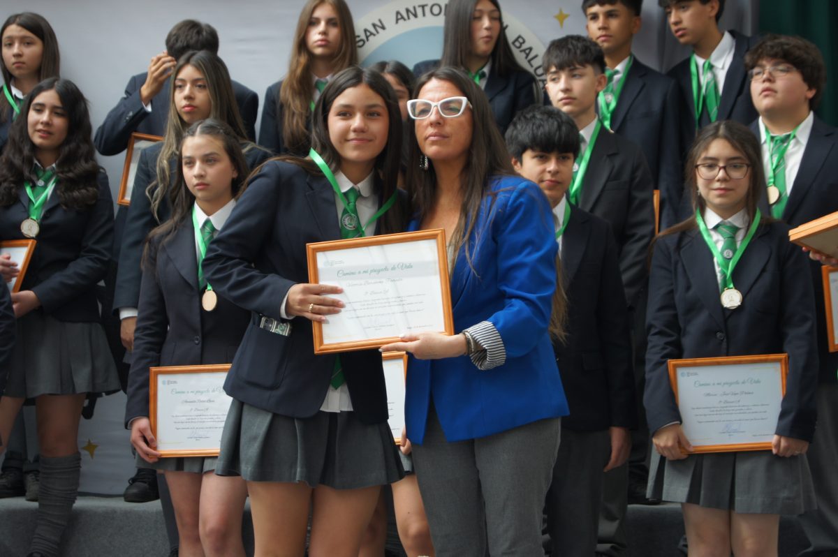 Ceremonia 8vos básicos.