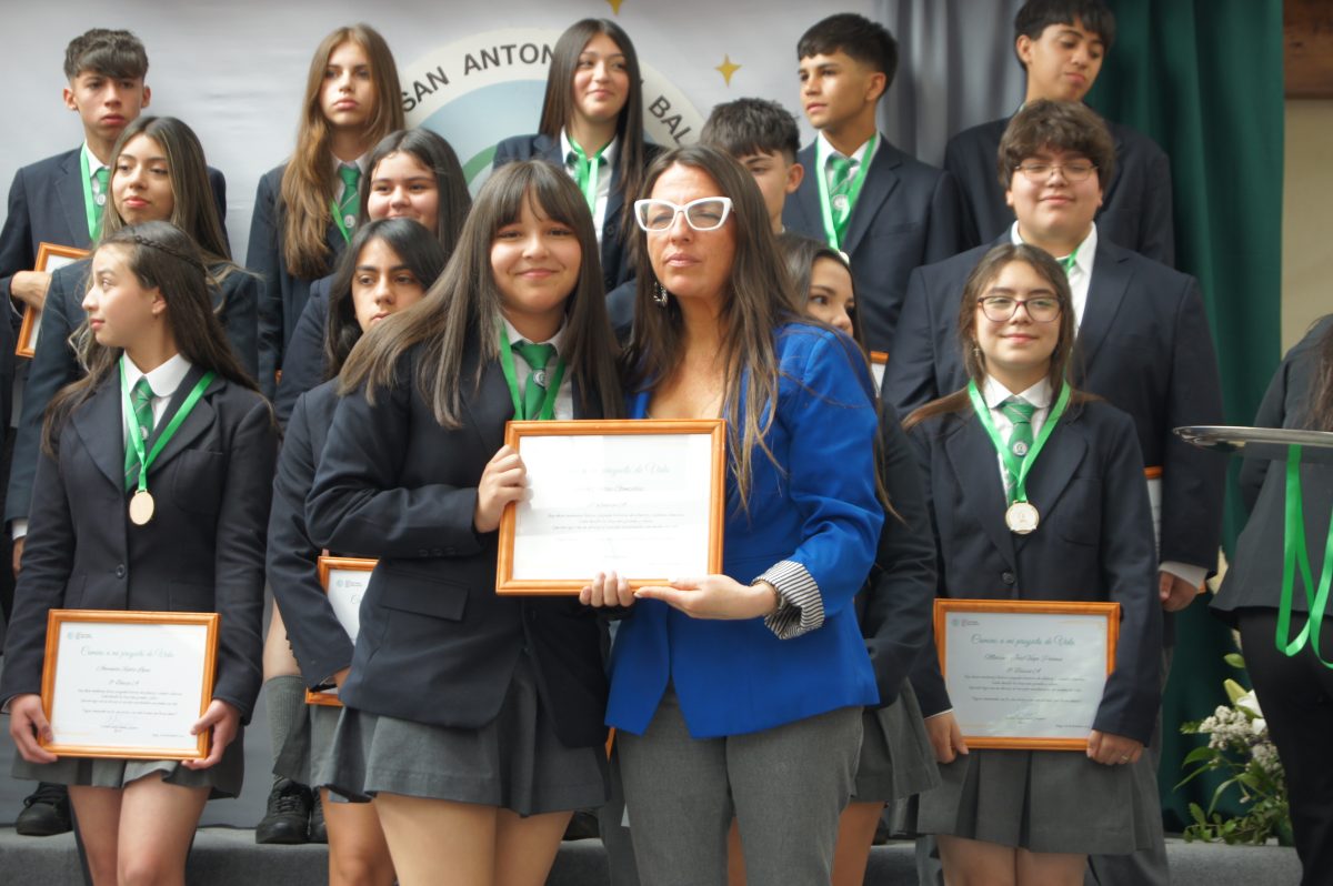 Ceremonia 8vos básicos.