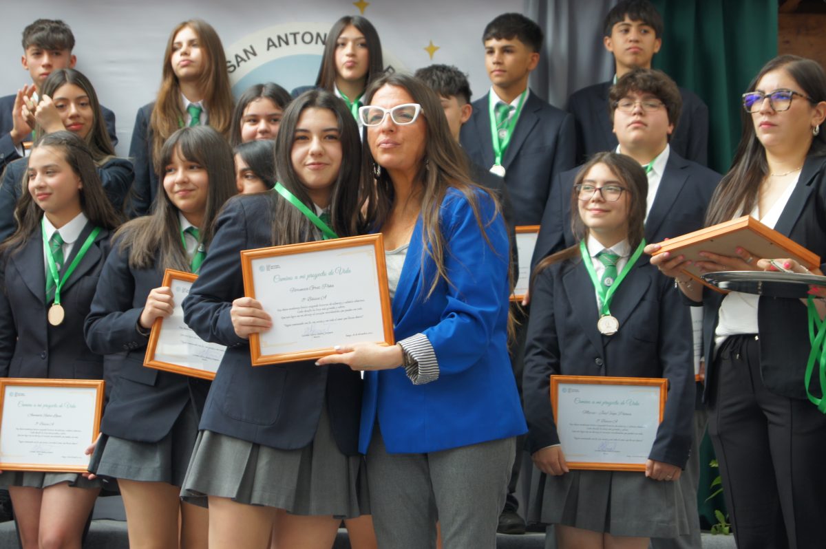 Ceremonia 8vos básicos.