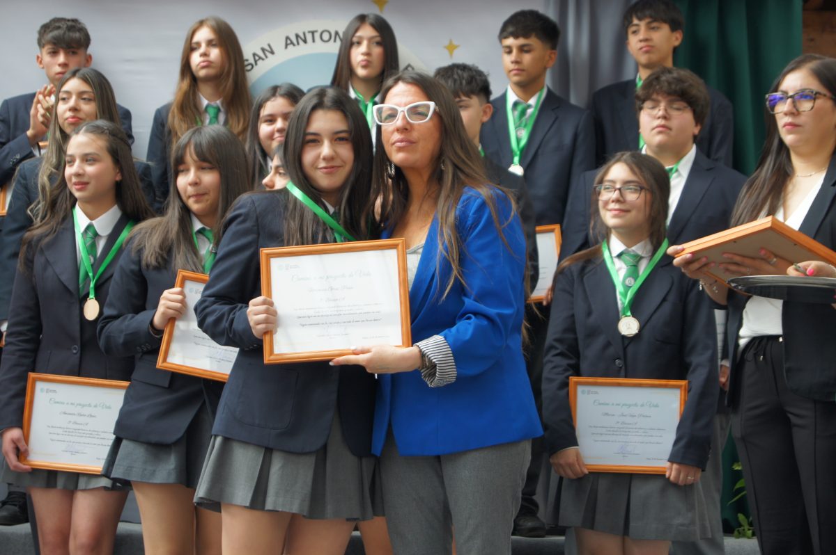 Ceremonia 8vos básicos.