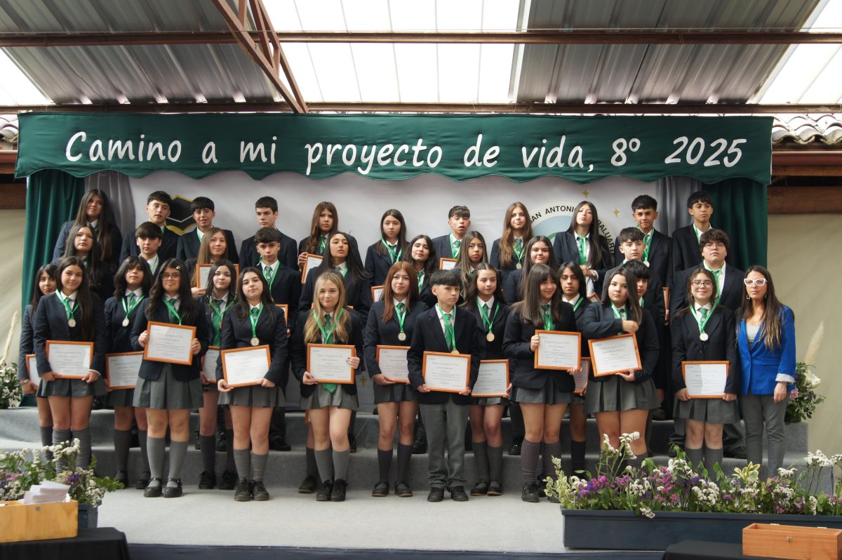 Ceremonia 8vos básicos.