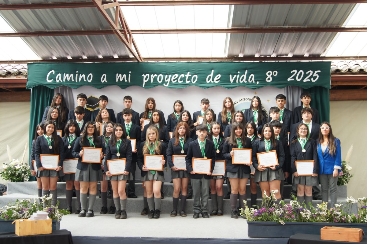 Ceremonia 8vos básicos.