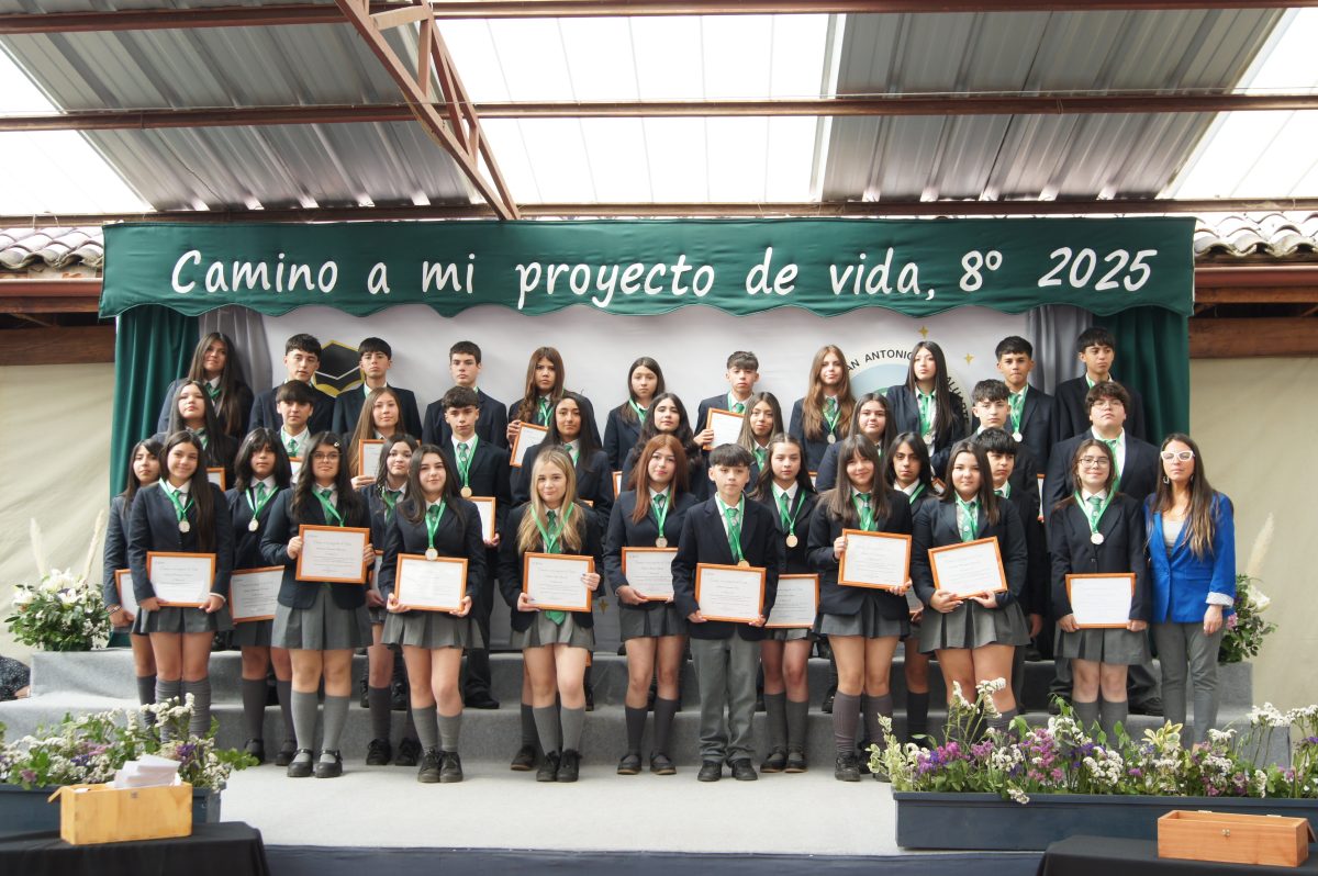 Ceremonia 8vos básicos.