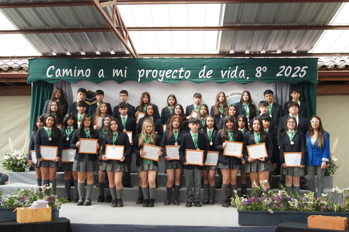 Ceremonia 8vos básicos.