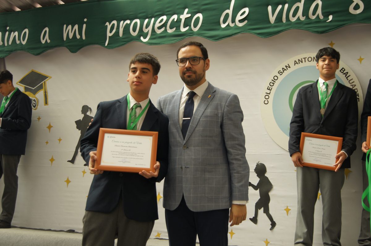 Ceremonia 8vos básicos.