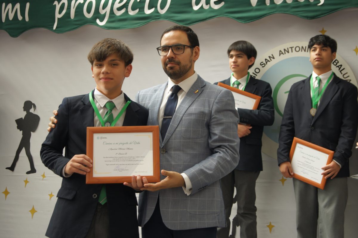 Ceremonia 8vos básicos.