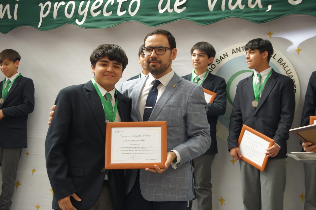 Ceremonia 8vos básicos.