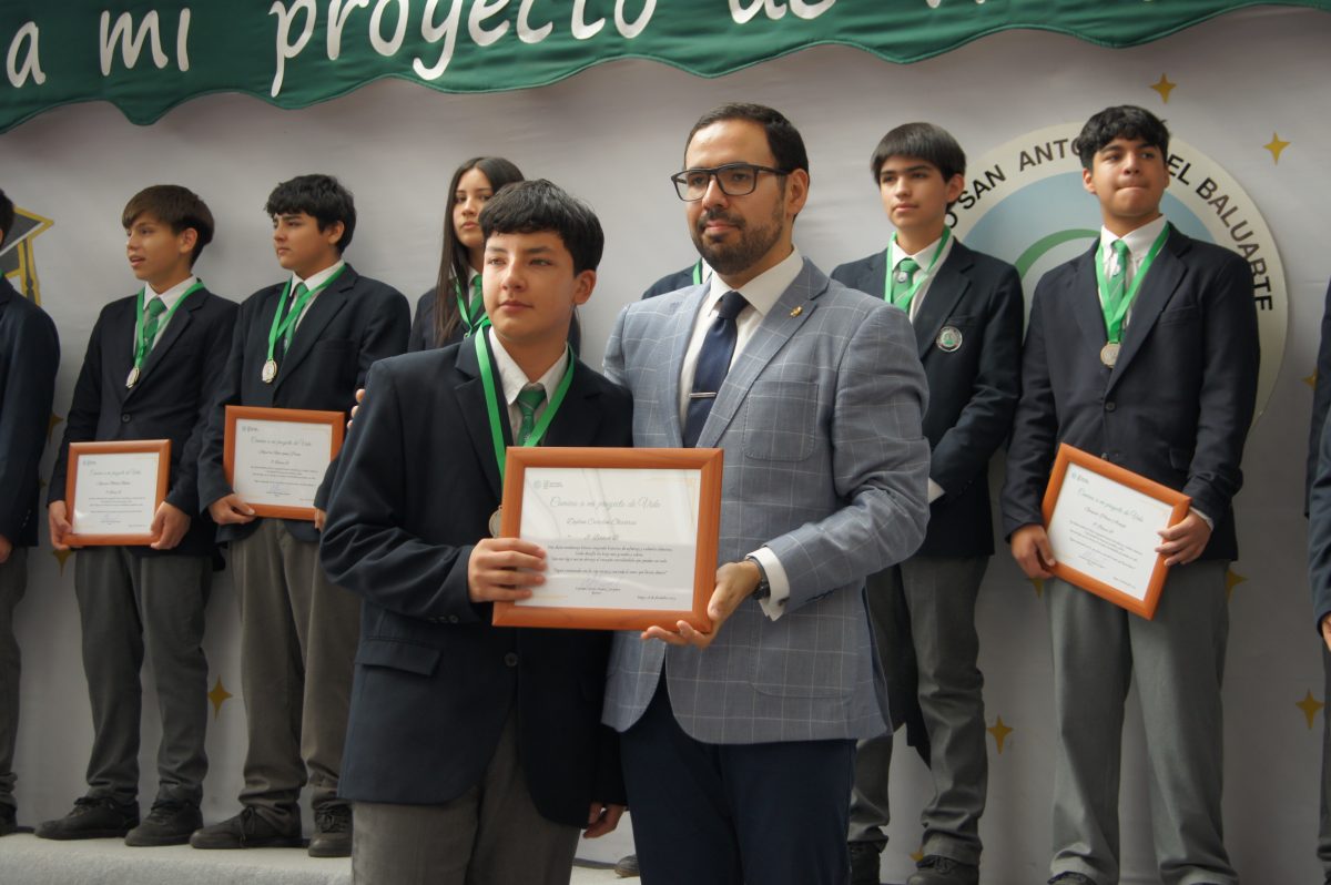 Ceremonia 8vos básicos.