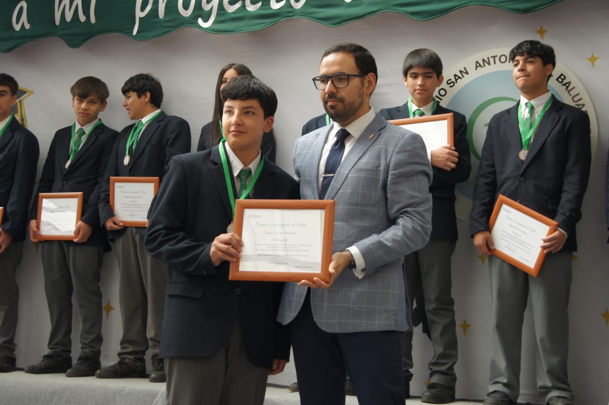 Ceremonia 8vos básicos.