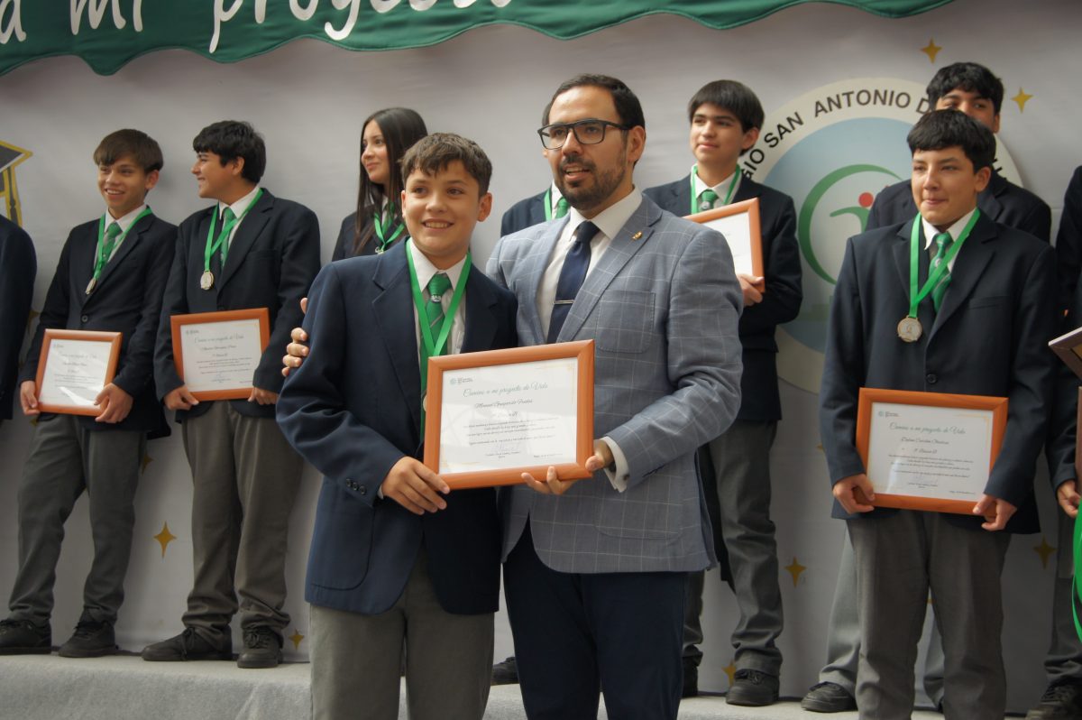 Ceremonia 8vos básicos.