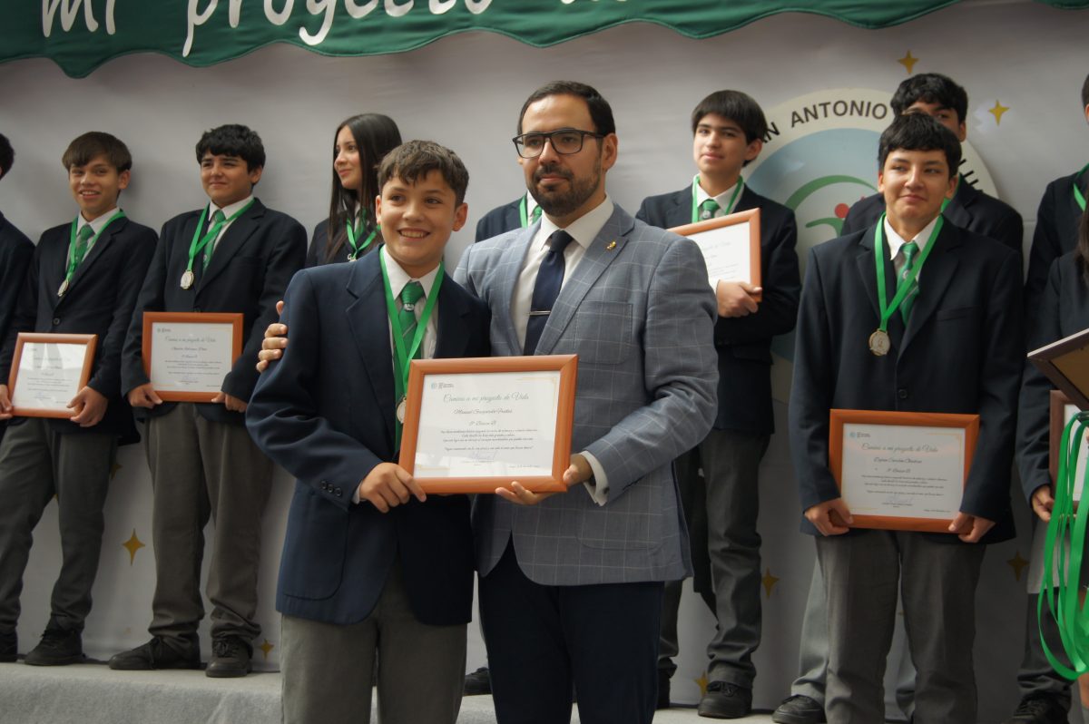 Ceremonia 8vos básicos.