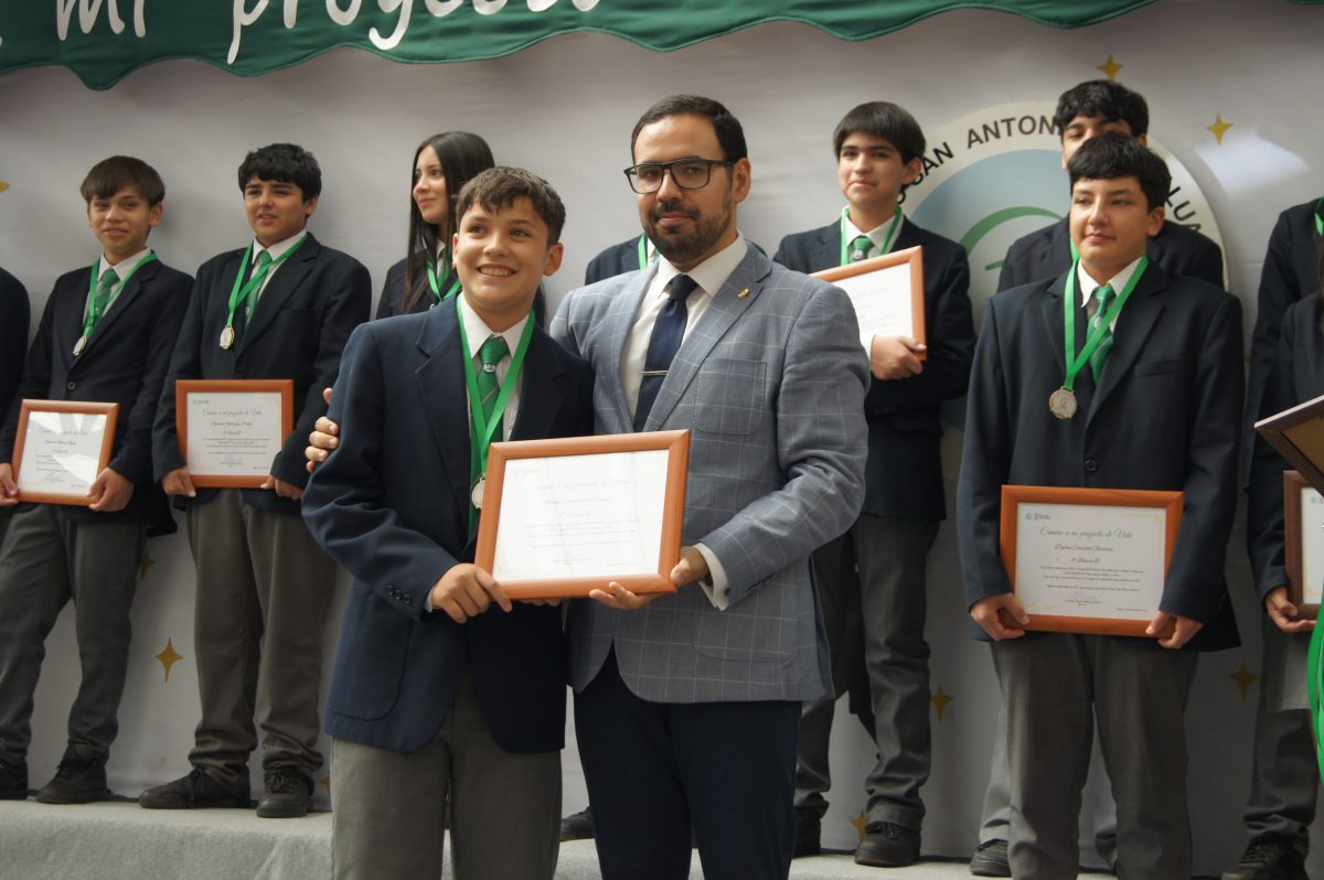 Ceremonia 8vos básicos.