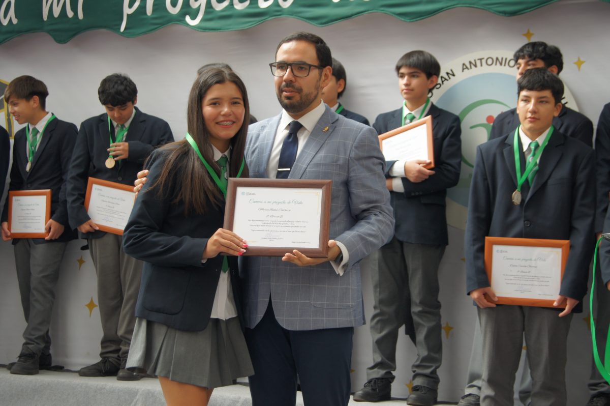 Ceremonia 8vos básicos.