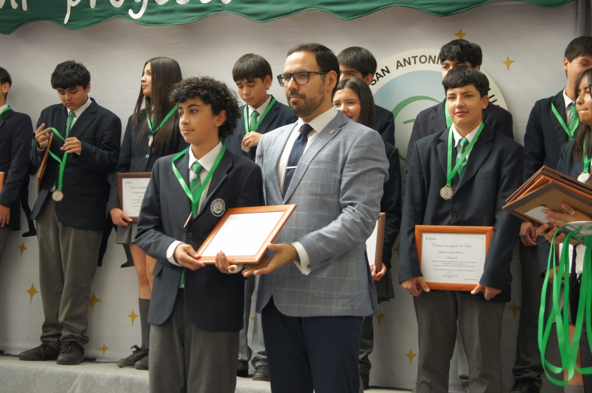 Ceremonia 8vos básicos.