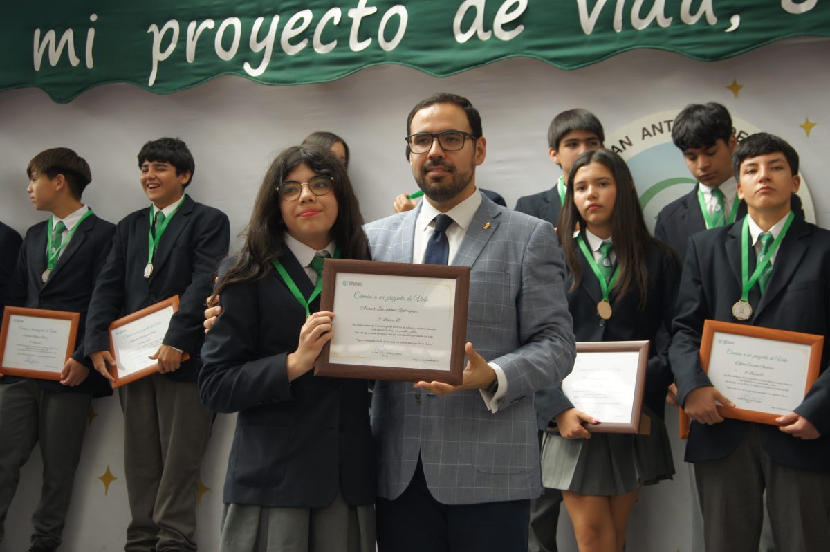 Ceremonia 8vos básicos.