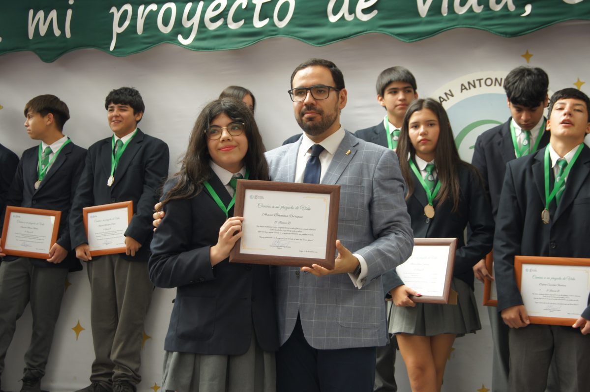 Ceremonia 8vos básicos.