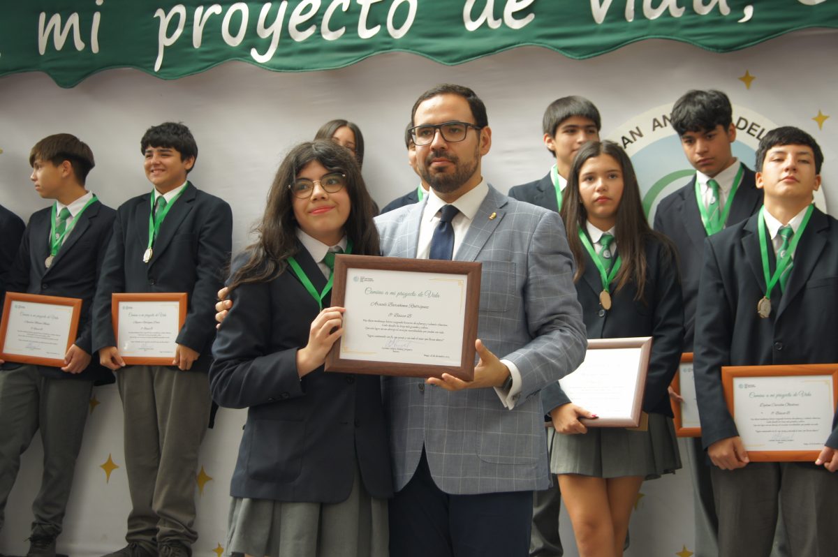 Ceremonia 8vos básicos.