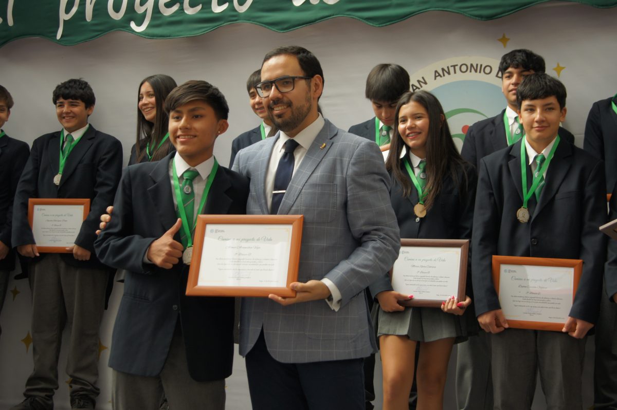 Ceremonia 8vos básicos.