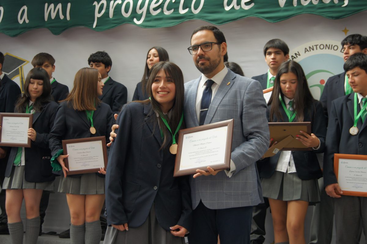 Ceremonia 8vos básicos.