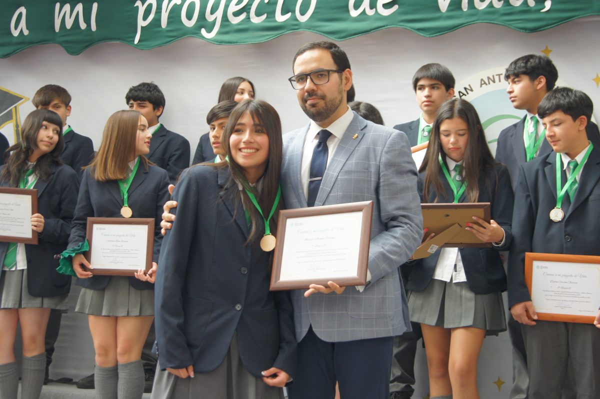 Ceremonia 8vos básicos.