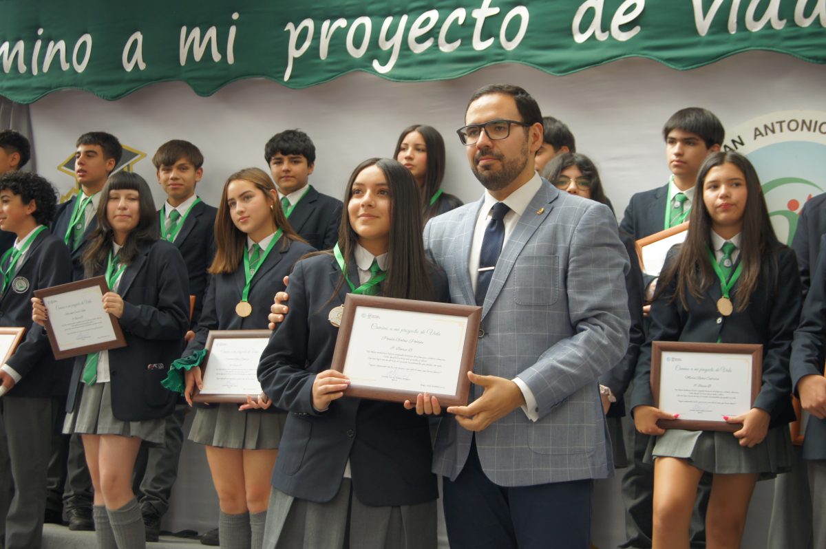 Ceremonia 8vos básicos.