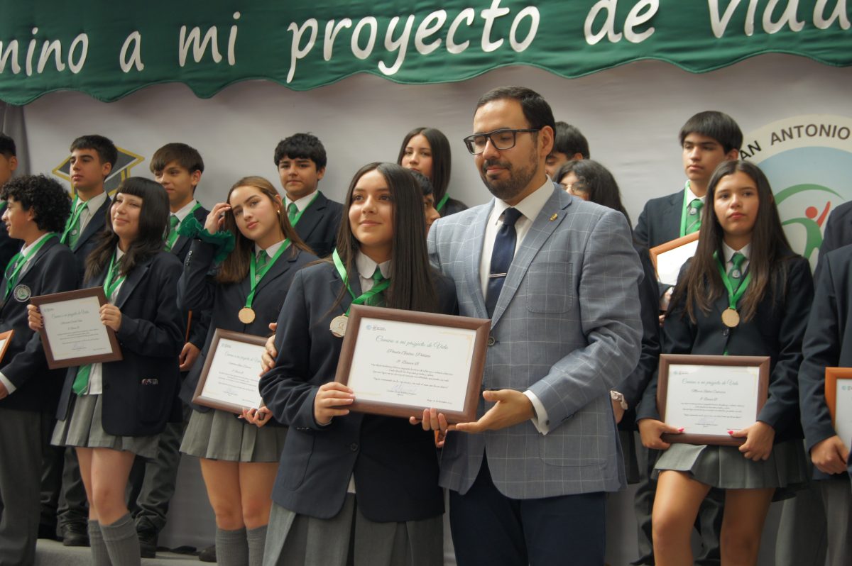 Ceremonia 8vos básicos.