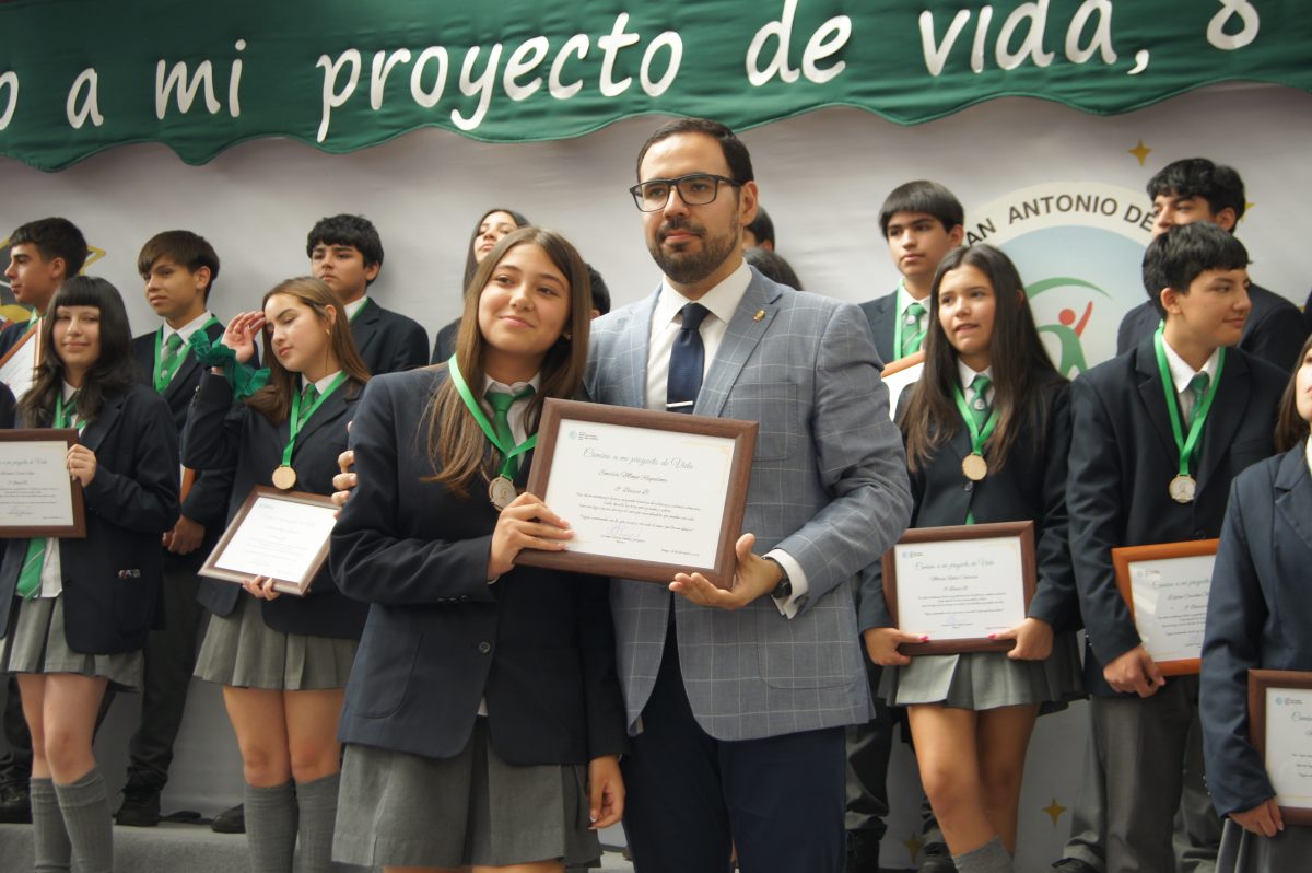 Ceremonia 8vos básicos.