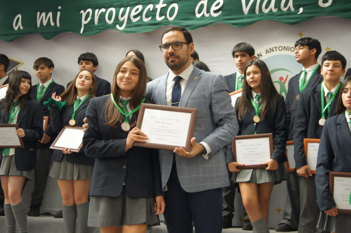 Ceremonia 8vos básicos.