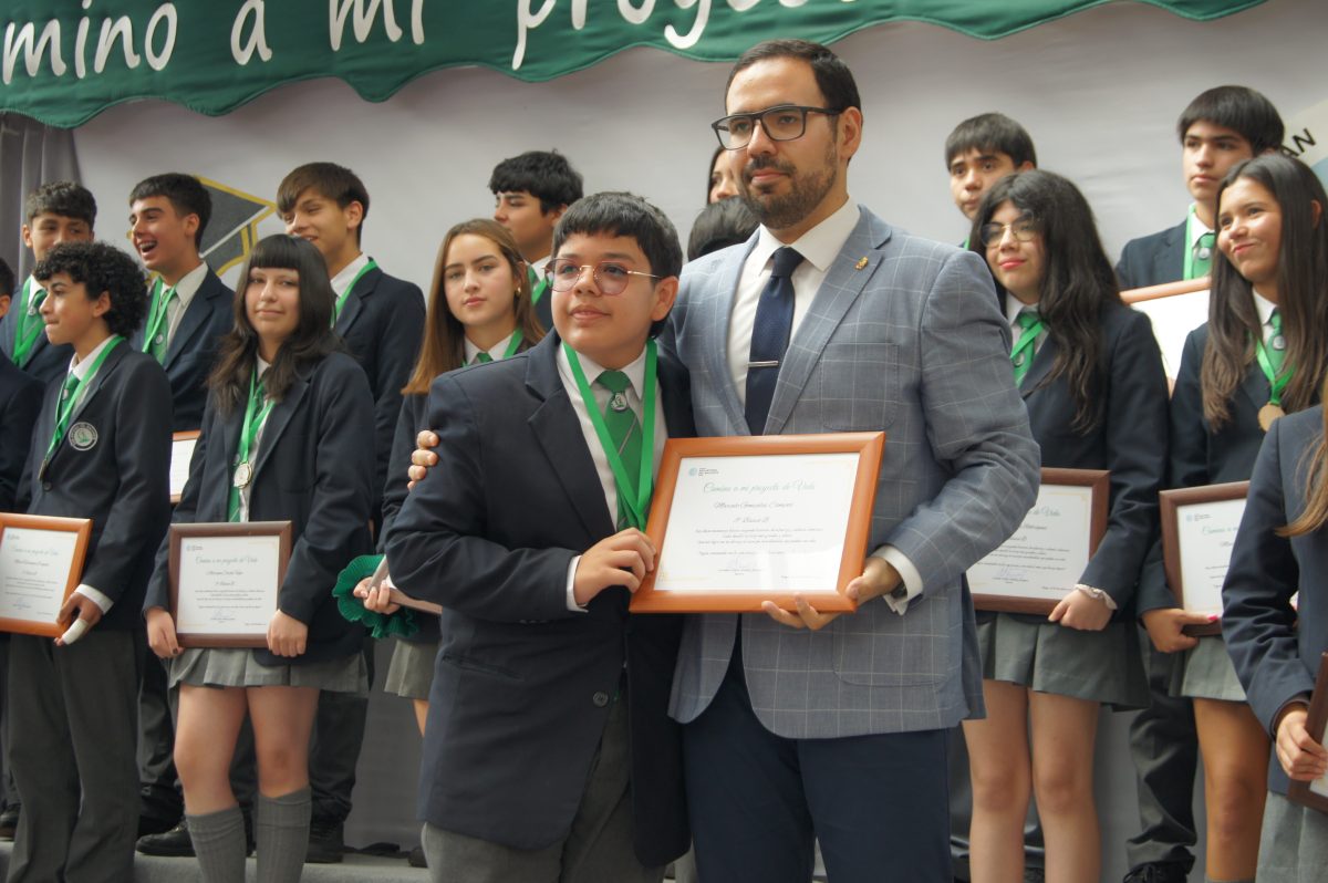 Ceremonia 8vos básicos.