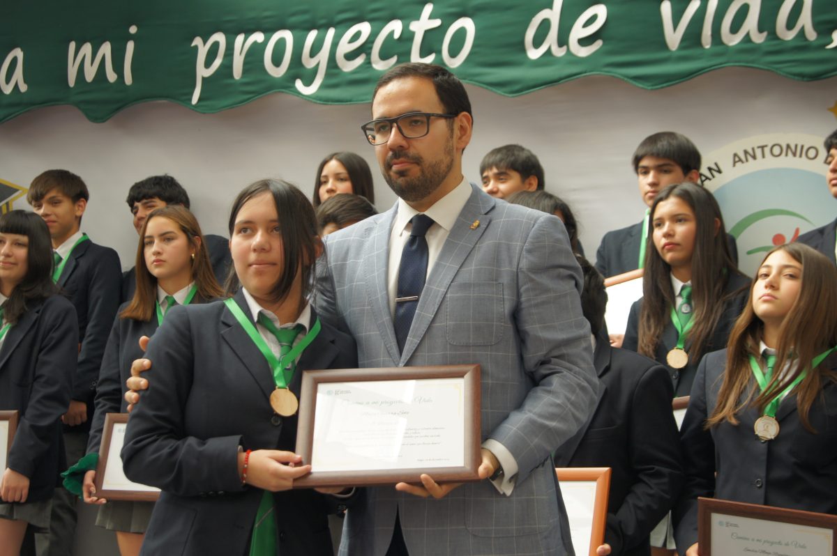 Ceremonia 8vos básicos.