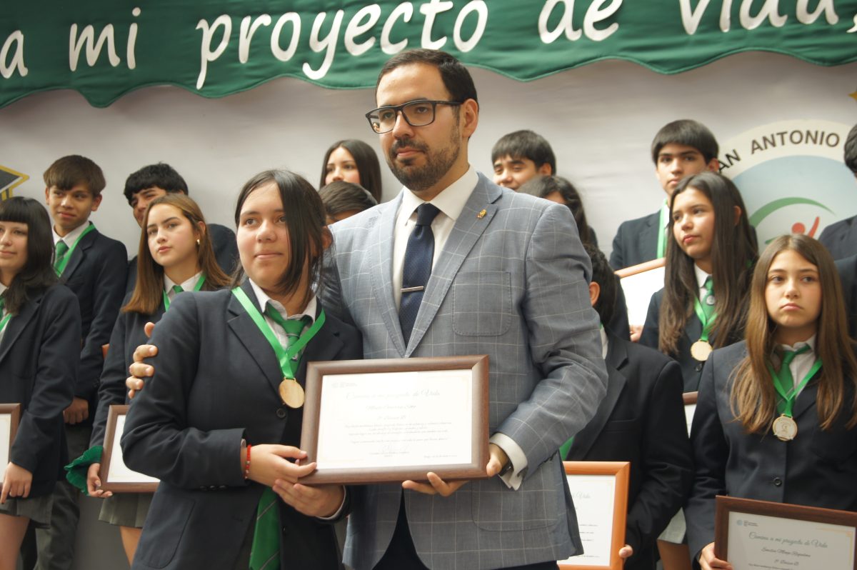 Ceremonia 8vos básicos.