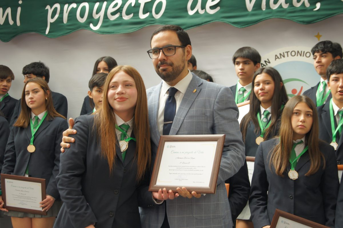 Ceremonia 8vos básicos.