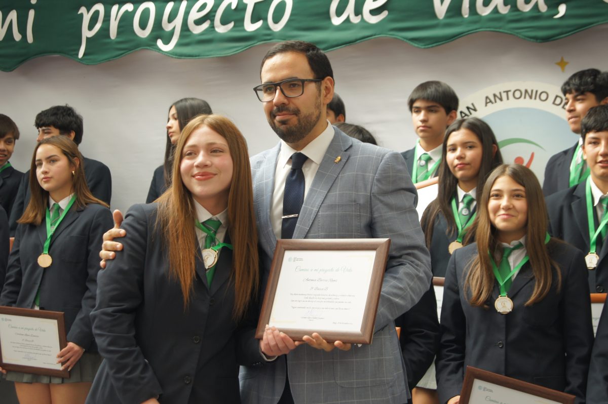 Ceremonia 8vos básicos.