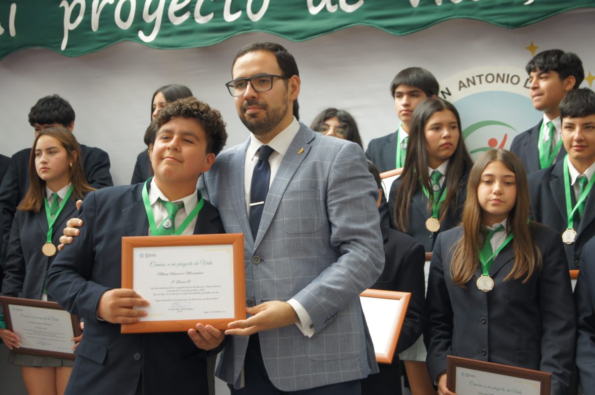 Ceremonia 8vos básicos.