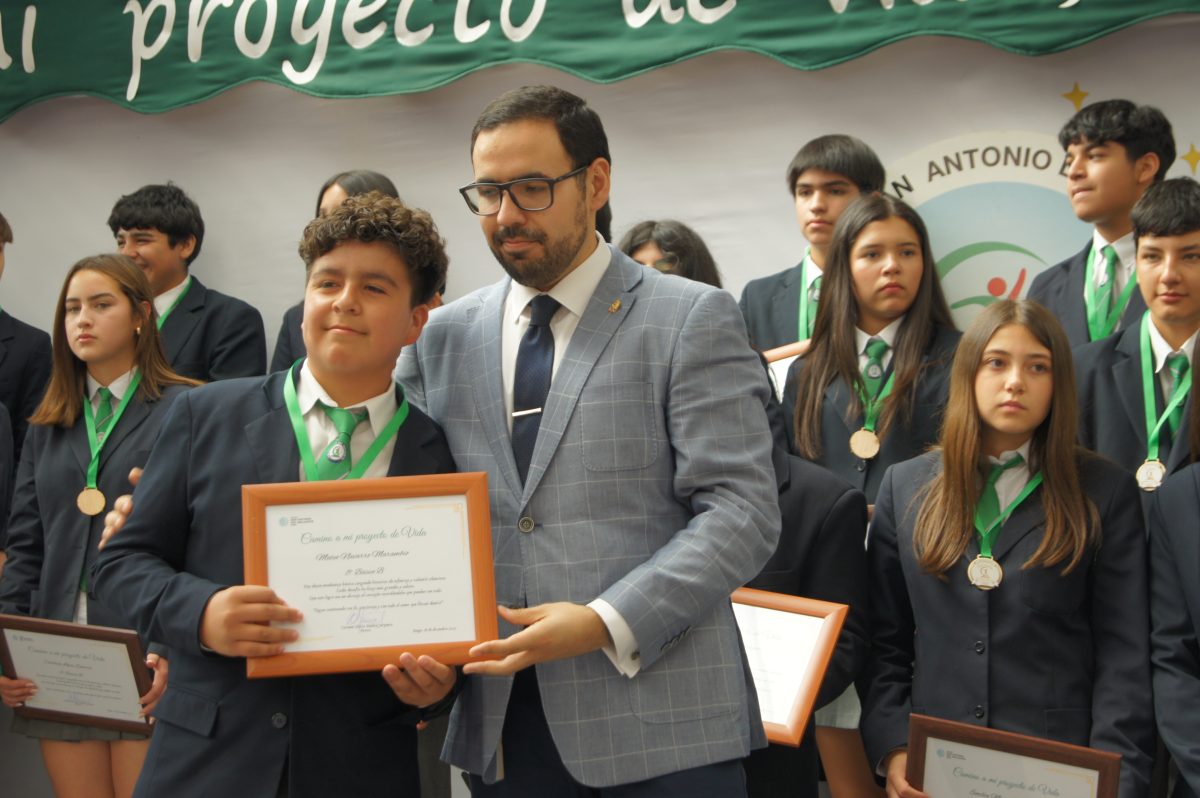 Ceremonia 8vos básicos.