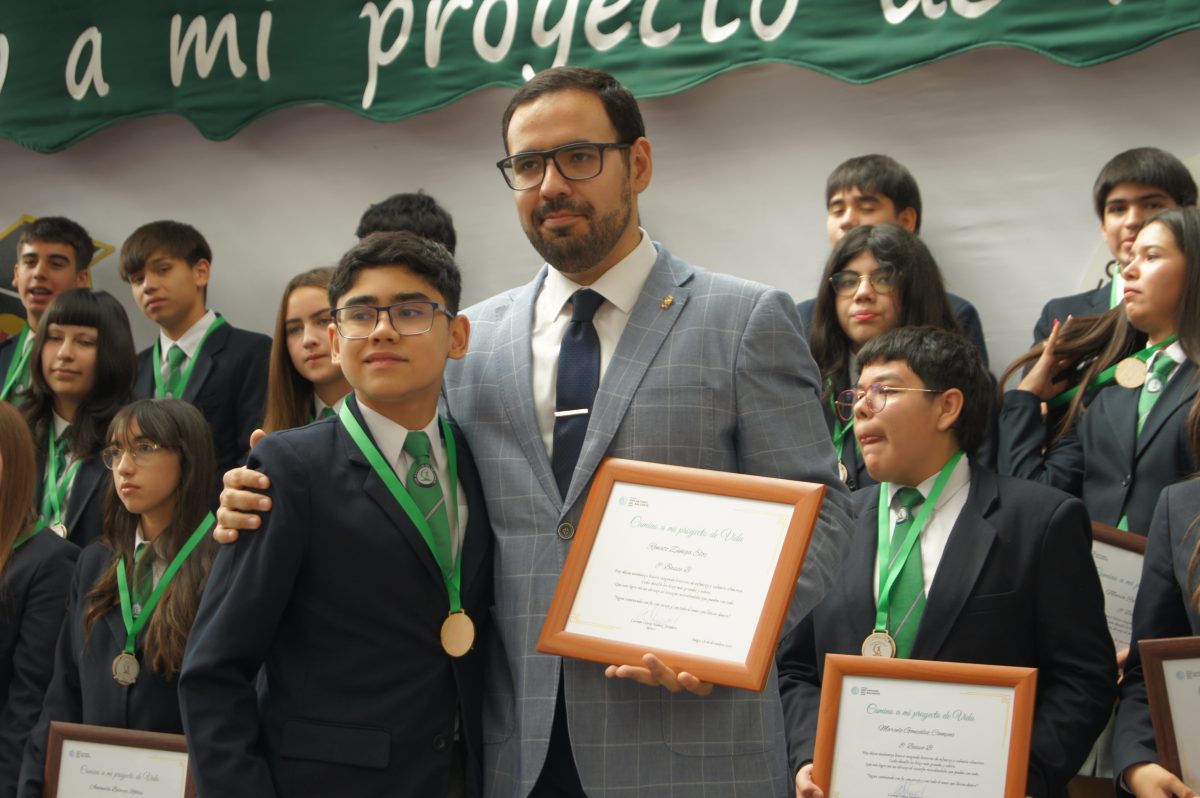 Ceremonia 8vos básicos.