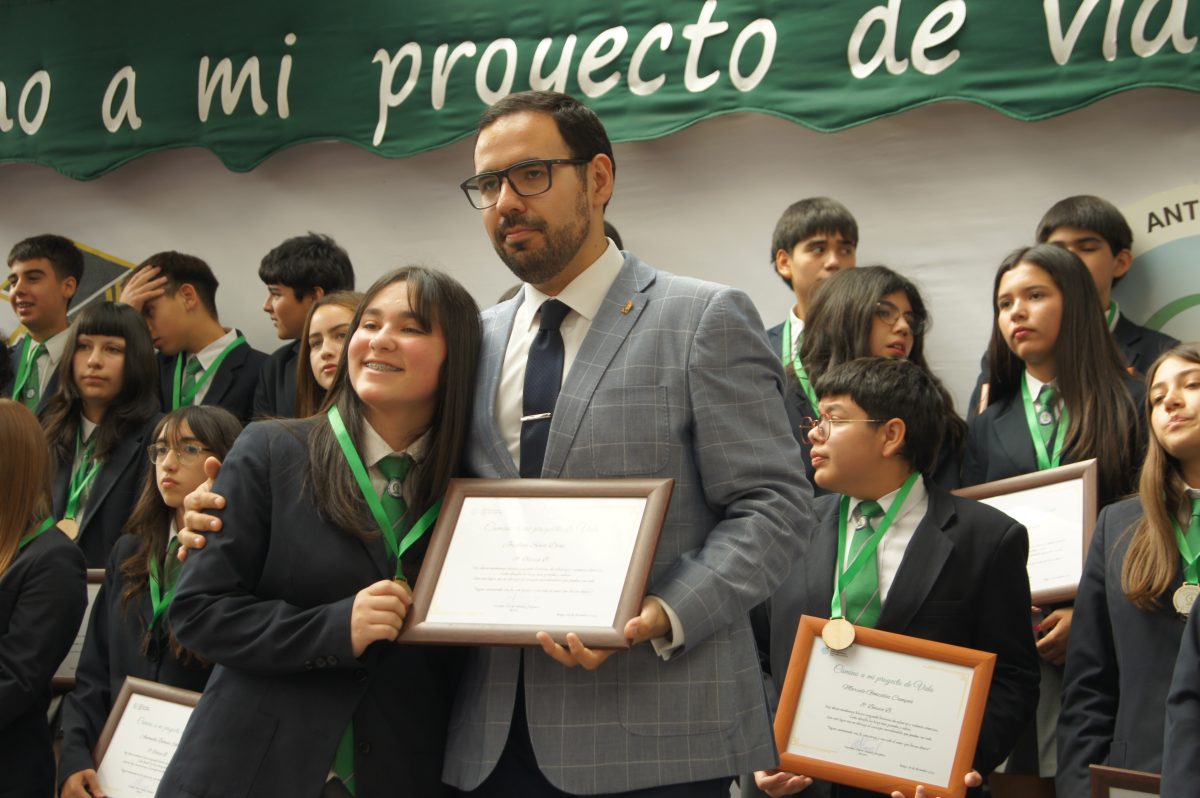 Ceremonia 8vos básicos.