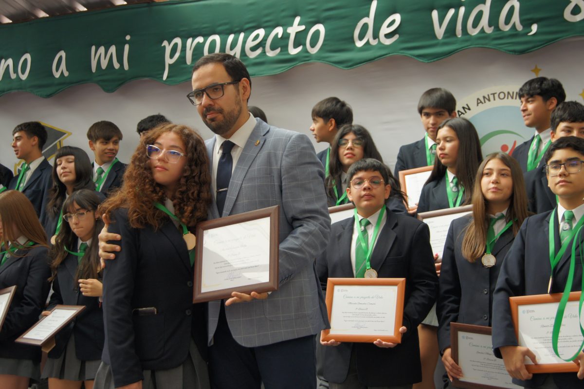 Ceremonia 8vos básicos.